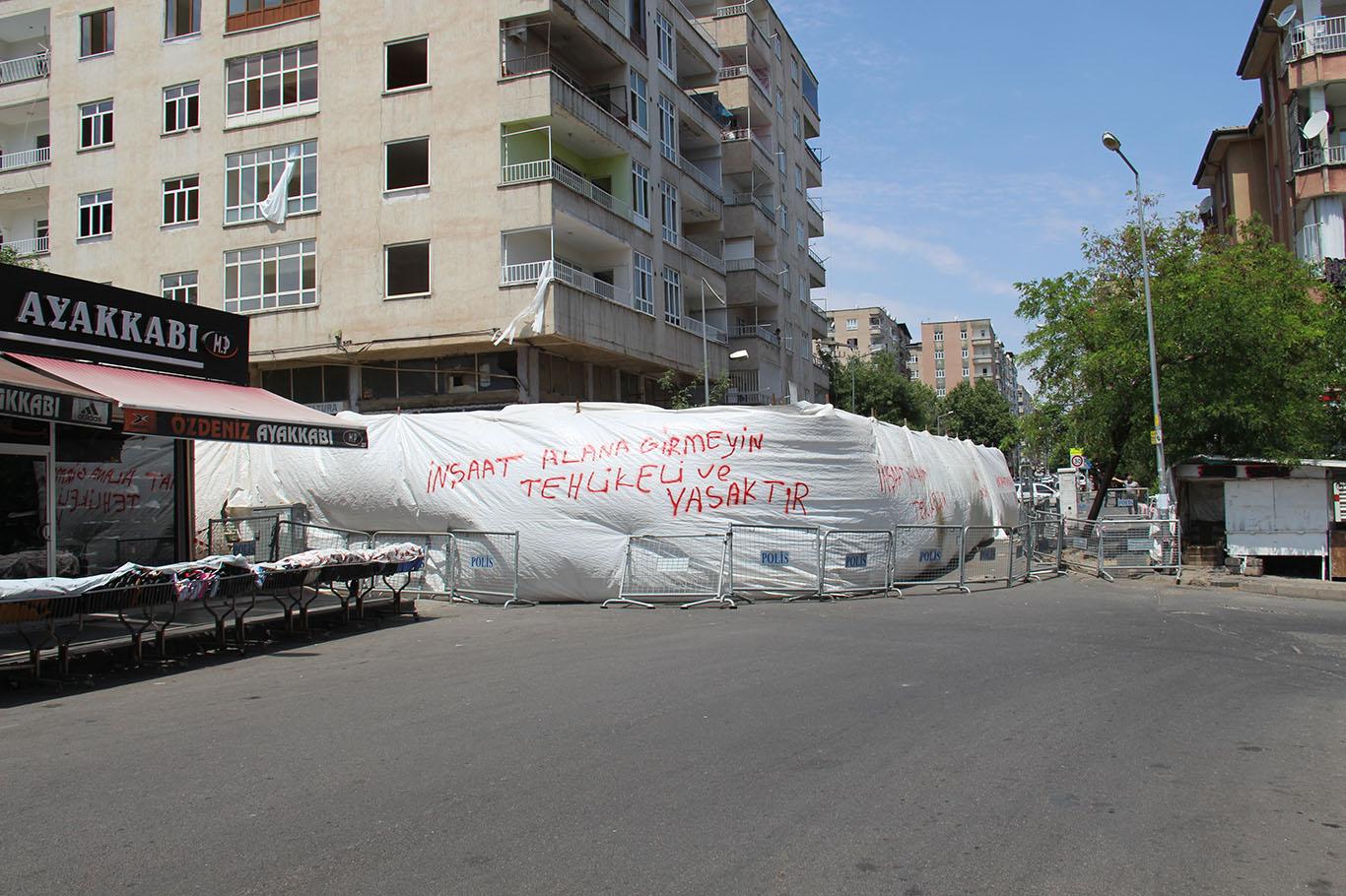 Diyarbakır’da riskli binanın yıkımına başlandı